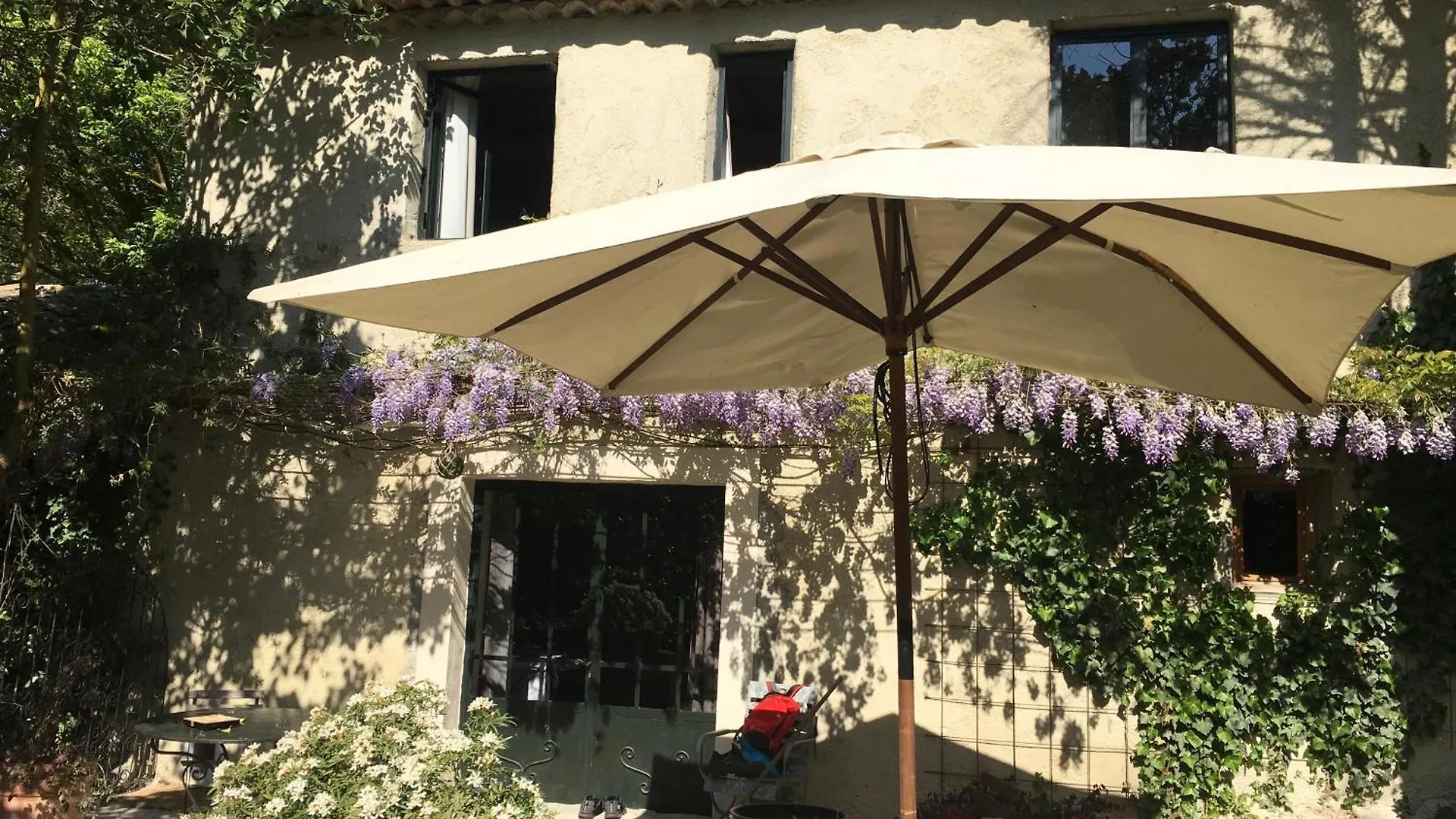 Maison d'hôtes Campagne-Baudeloup LʼIsle-sur-la-Sorgue France