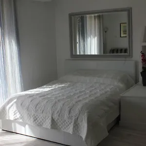 Studio De Charme Avec Sa Terrasse En Plein Coeur De Appartement